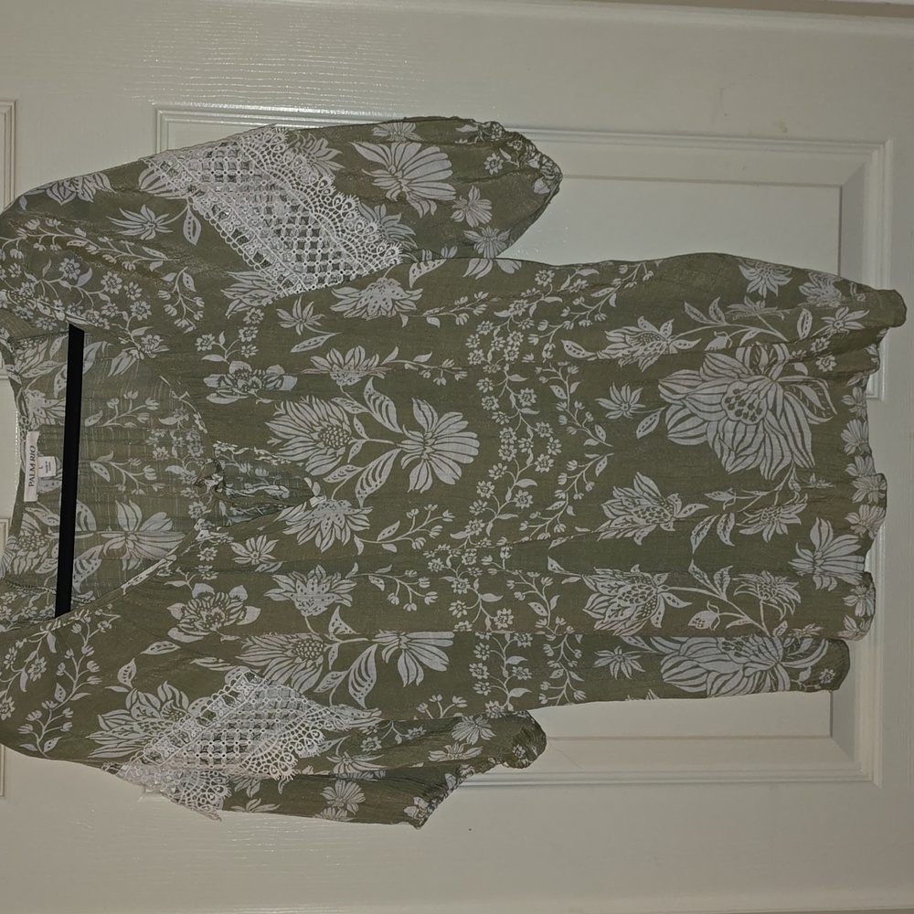 Palm Rio Olive and White Floral‎ Blouse NWOT
